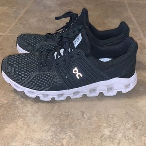 On cloud swift running shoes 9.5